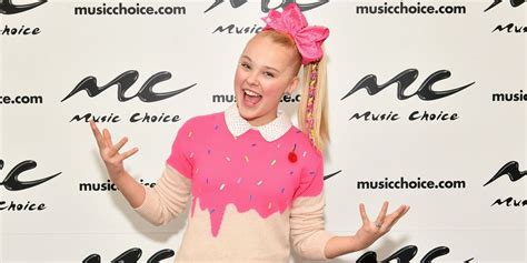 joj siwa pregnant|Jojo Siwa Criticized for Appearing to Joke About Fake。